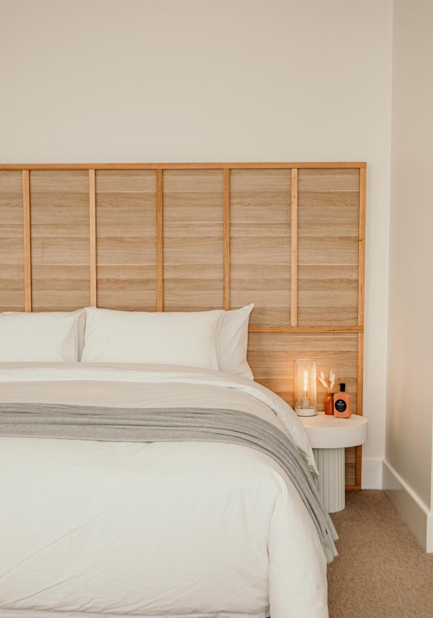 The Oak & Anchor Hotel Port Fairy Exterior foto A bamboo headboard