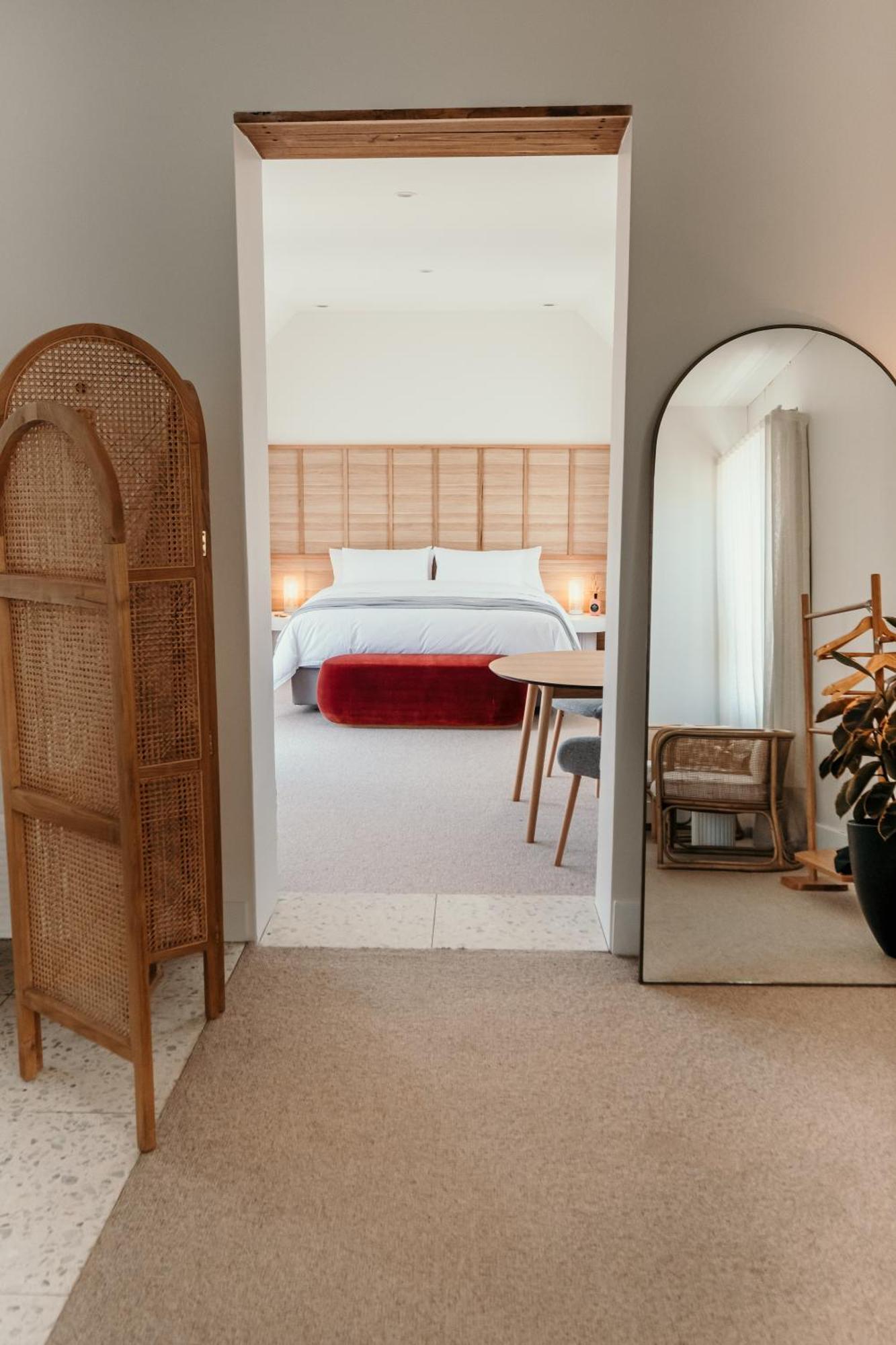 The Oak & Anchor Hotel Port Fairy Exterior foto A bedroom at the hotel